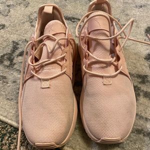 Adidas pink tennis shoes